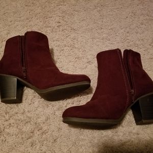 3/$20🎉 Old Navy faux suede booties